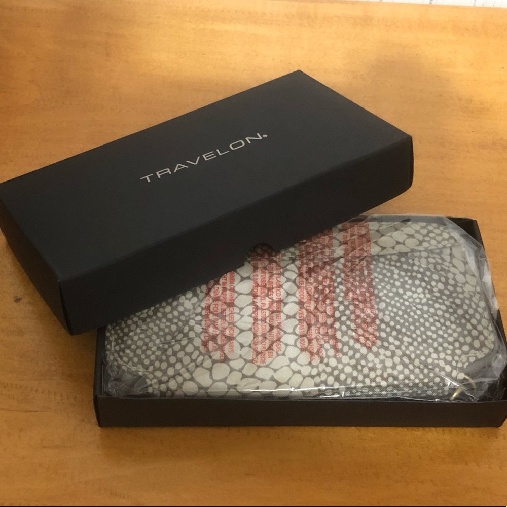 TRAVELON SAFE (ID) WALLET/WRISTLET - Picture 2 of 7